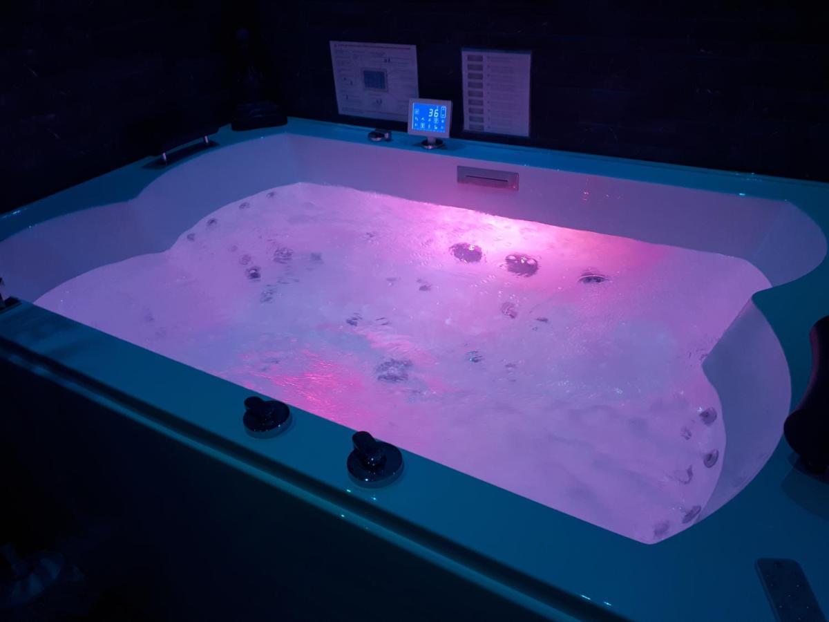 Spa Privatif Love Room, Le Hammam Et Bulles, Chez Nuits Chartraines Chartres Zewnętrze zdjęcie